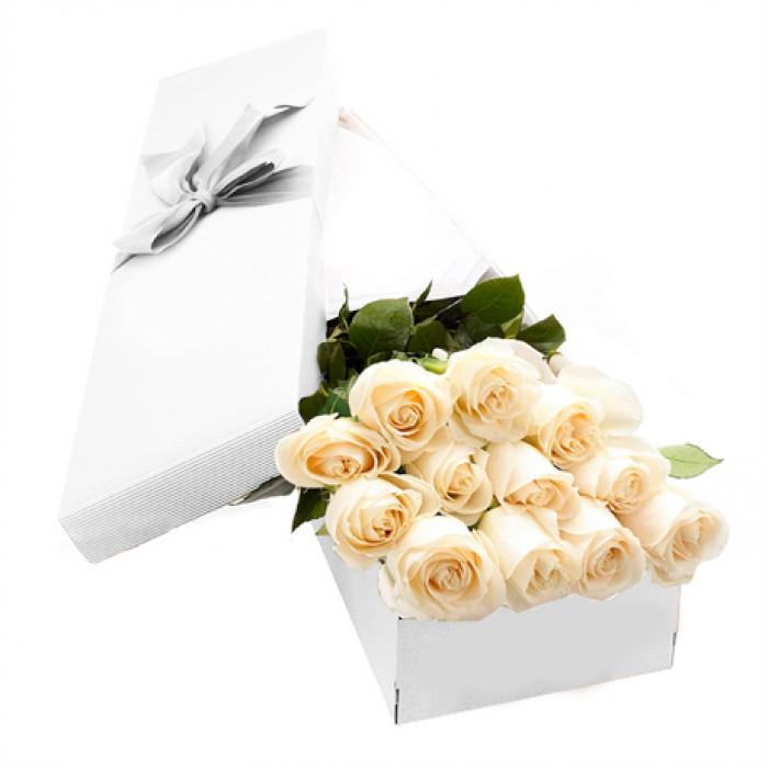 Dozen Boxed Premium Roses – 12 white long-stemmed roses in elegant rose box.