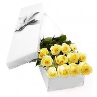 Dozen Boxed Premium Roses – 12 yellow long-stemmed roses in elegant rose box.